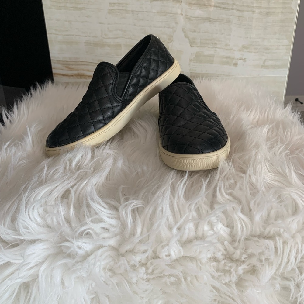 Women’s Black Steve Madden Loafers. Size 8M